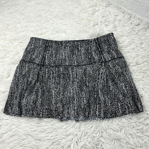 Lululemon Lost In Pace Skirt (Regular) (13") Air Time White Black - Picture 1 of 6